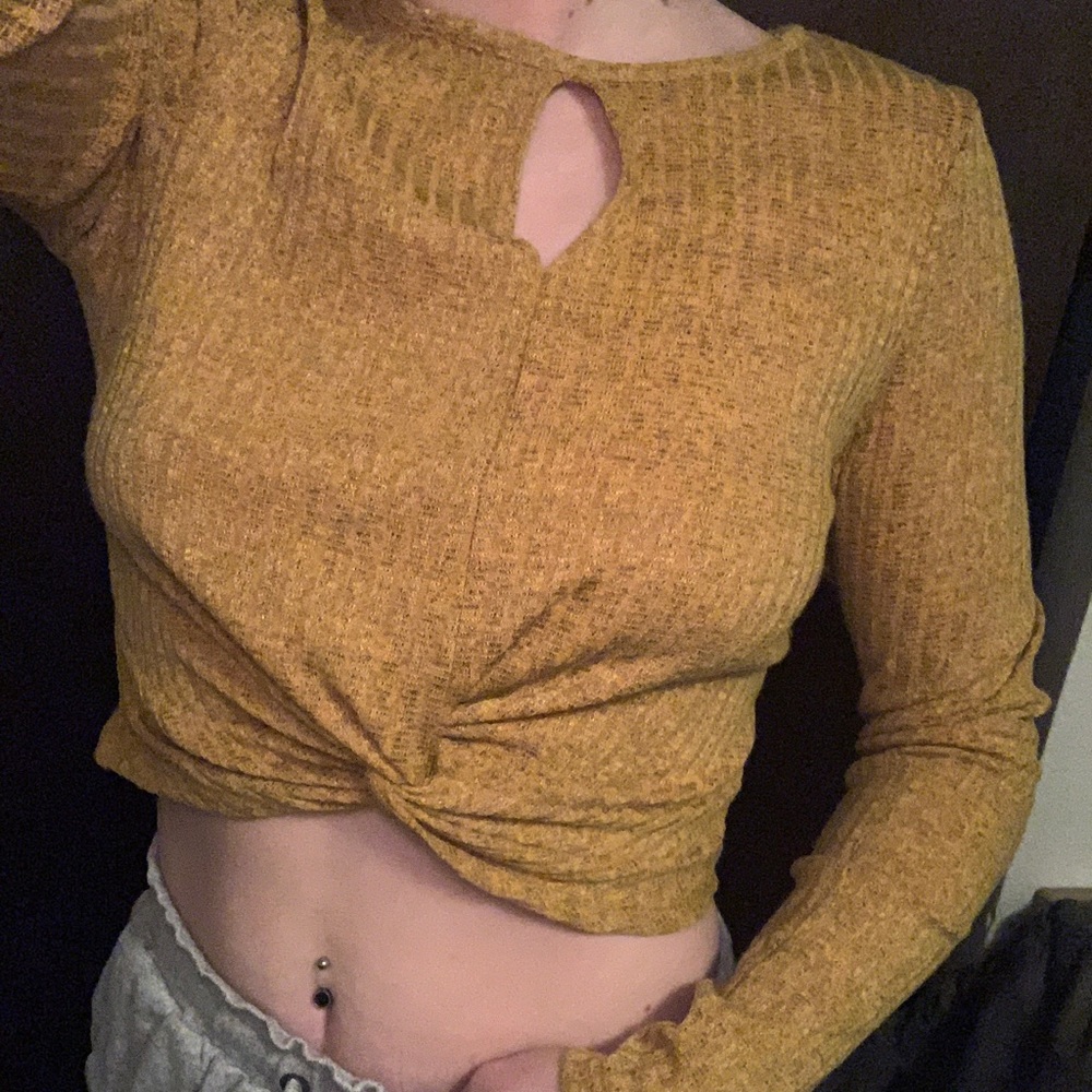 Gaze twist front yellow long sleeve top size s